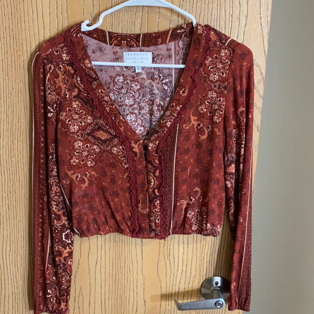 Kendall & Kylie Long Sleeve Crop Shirt